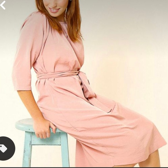 TAMAR LANDAU Dresses & Skirts - Beautiful Satiny Blush Modest Knee Length Dress